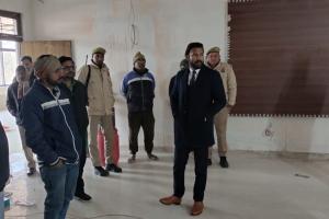 शामली: जिलाधिकारी अरविन्द कुमार चौहान ने निर्माणाधीन कलेक्ट्रेट का निरीक्षण कर जल्द कार्य पूरा करने के दिए निर्देश