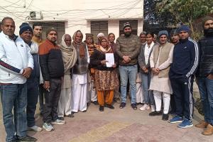 मुज़फ़्फ़रनगरः ज़हरीले धुएं में घुटता मखियाली, 'मौत के साए' में जीने को मजबूर ग्रामीण, डीएम दफ्तर पर प्रदर्शन