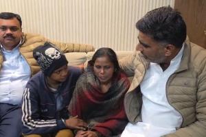 मुजफ्फरनगर पहुंचे अतुल प्रधान ने पीड़ित परिवार से की मुलाकात, संगीत सोम और मंत्री कपिल देव पर साधा निशाना