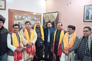 वरिष्ठ भाजपा पुनीत वशिष्ठ के आवास पर पहुंचे पूर्व केंद्रीय मंत्री डॉ. महेश शर्मा, भाजपा कार्यकर्ताओं ने किया भव्य स्वागत