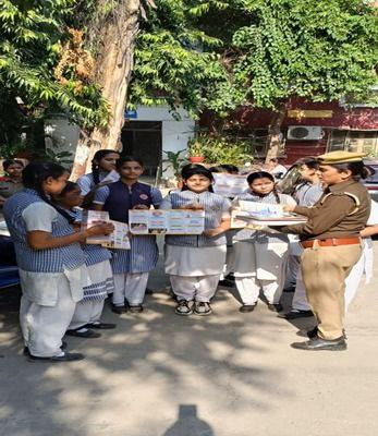 मेरठ पुलिस ने मिशन शक्ति अभियान फेज 5.0 के तहत चलाया जागरूकता अभियान
