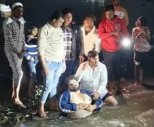 खतौली में नहर टूटने से जलभराव, भाकियू नेता अंकुश प्रधान को जल सत्याग्रह पड़ा भारी, अस्पताल में किया भर्ती