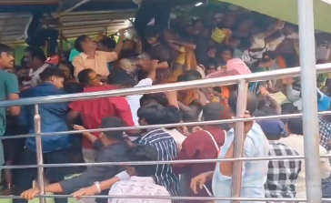 आंध्र प्रदेश के "श्रीकाकुलम वेंकटेश्वर मंदिर में कार्तिक एकादशी पर भगदड़,  9 श्रद्धालुओं की मौत, कई गंभीर"