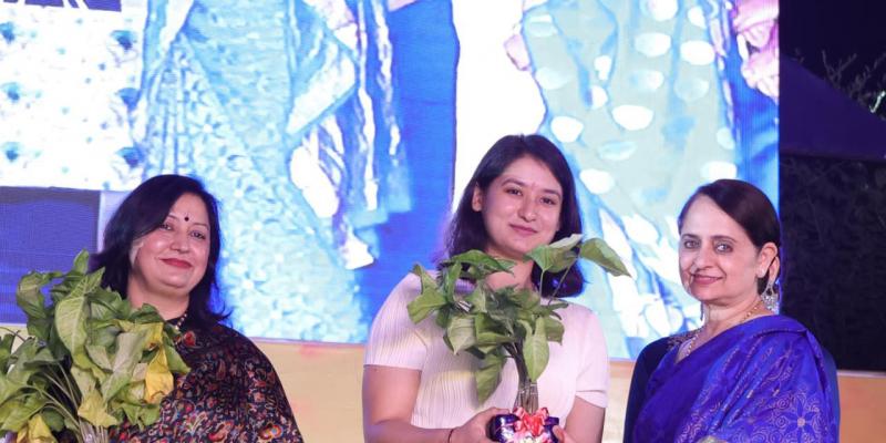 मुजफ्फरनगरः देहरादून पब्लिक स्कूल के लिए गर्व का क्षण, पूर्व छात्रा लेफ्टिनेंट आस्था पूनिया का हुआ सम्मान