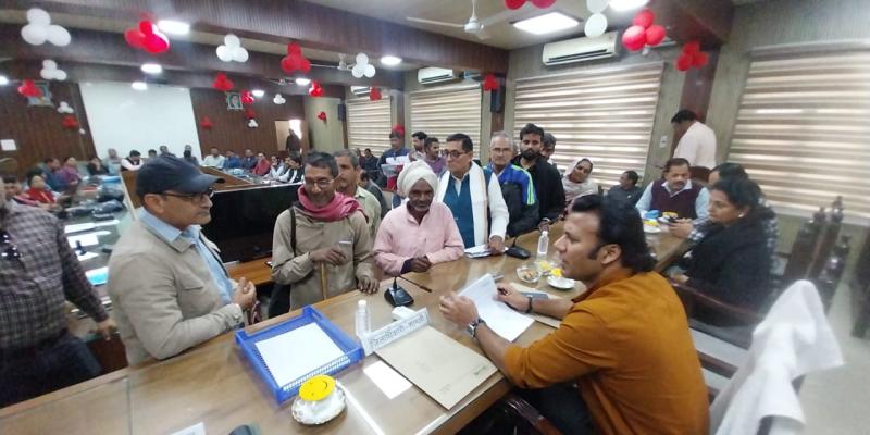 शामली: नेत्रहीन अधेड़ ने जिलाधिकारी से शादी कराने और सुरक्षा की गुहार लगाई