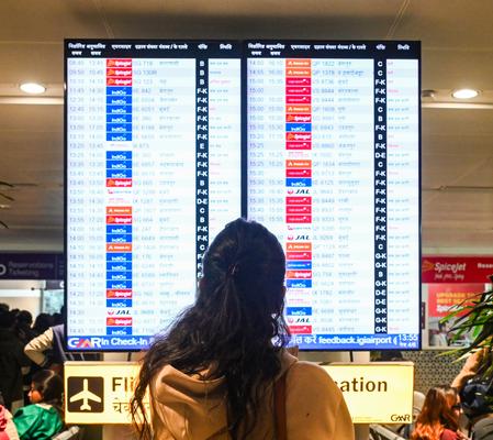 इंडिगो फ्लाइट्स में हो सकती है देरी, दिल्ली एयरपोर्ट ने यात्रियों से 'लेटेस्ट स्टेटस' चेक कर निकलने की अपील की