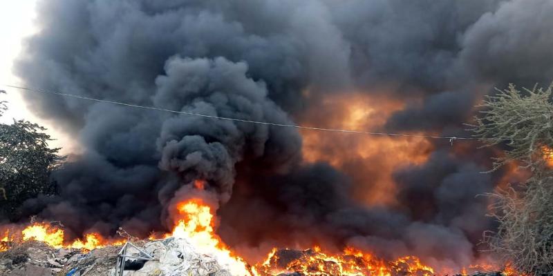 गुरुग्राम: बार गुर्जर क्रशर जोन में प्लास्टिक कबाड़ में लगी भीषण आग..क्षेत्र में मचा हड़कंप