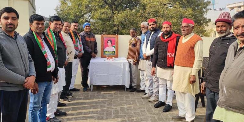 शामली में समाजवादी पार्टी ने मैनपुरी सांसद डिम्पल यादव का जन्मदिन धूमधाम से मनाया