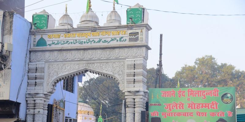 KGMU में अवैध मजारों का विवाद: विहिप ने दी हटाने की चेतावनी, प्रशासन सतर्क