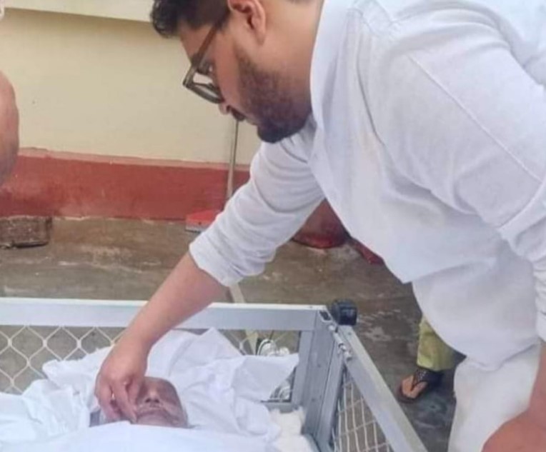 माँ की कब्र के पास माफिया मुख्तार अंसारी को किया गया सुपुर्द-ए-खाक,उमड़ा जनसैलाब